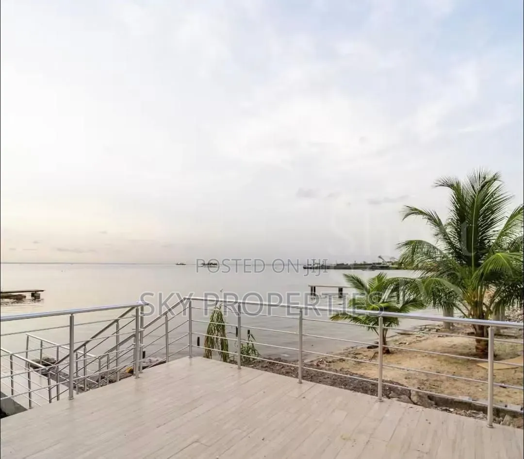 Furnished 3bdrm Penthouse in Lekki for sale