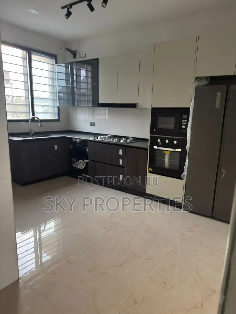 4bdrm Duplex in Lekki Admiralty for rent