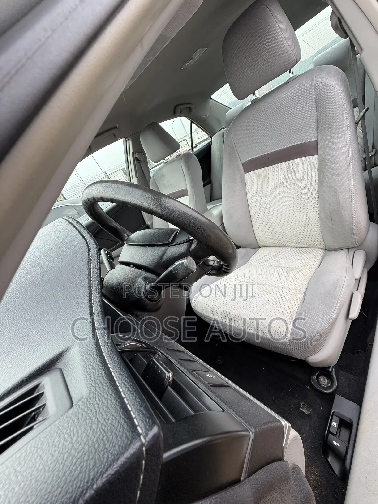 Toyota Camry LE 4dr Sedan (2.5L 4cyl 6A) 2014 Silver