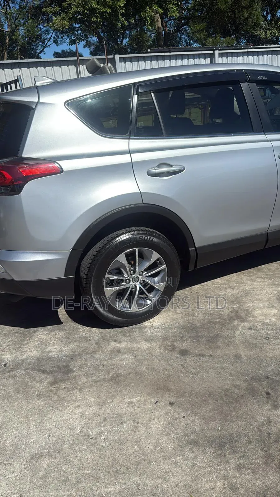 Toyota RAV4 Limited 4dr SUV (2.5L 4cyl 6A) 2018 Silver