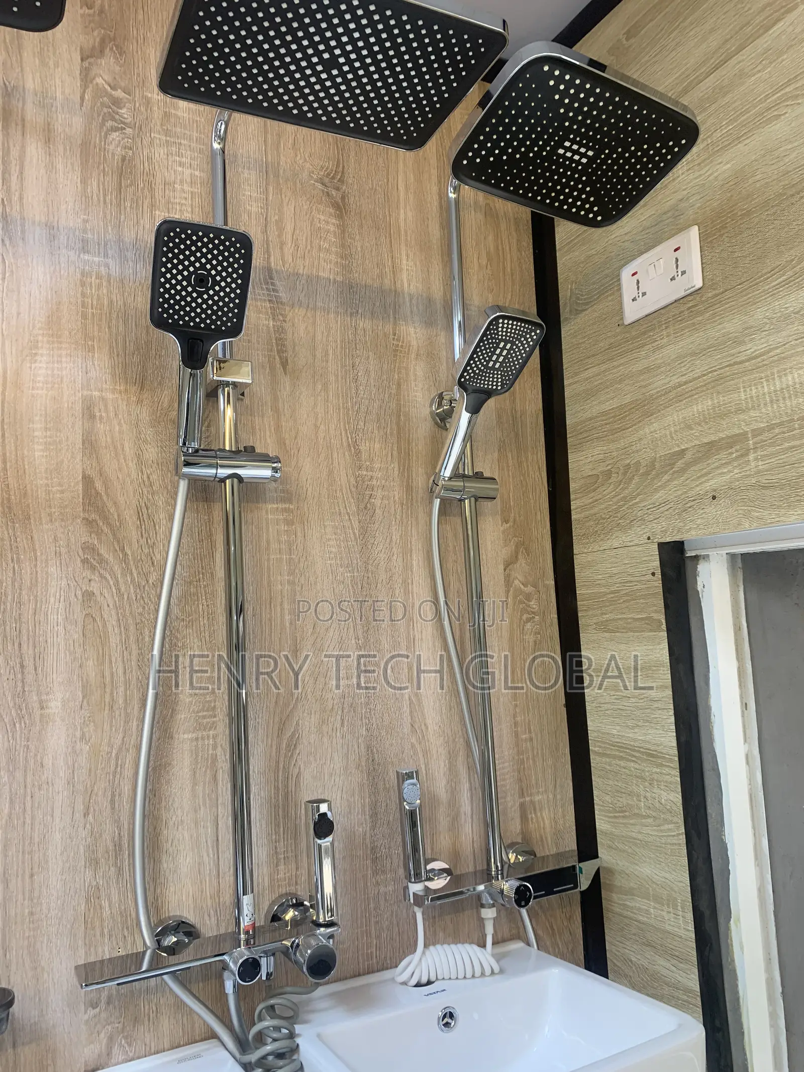 Complete Set of Shower Mirrors With Different Sprays