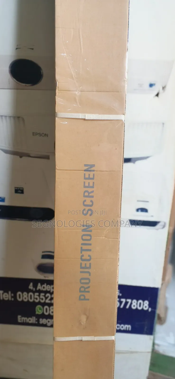 Digital Comic 60" × 60" Tripod Screen Projector