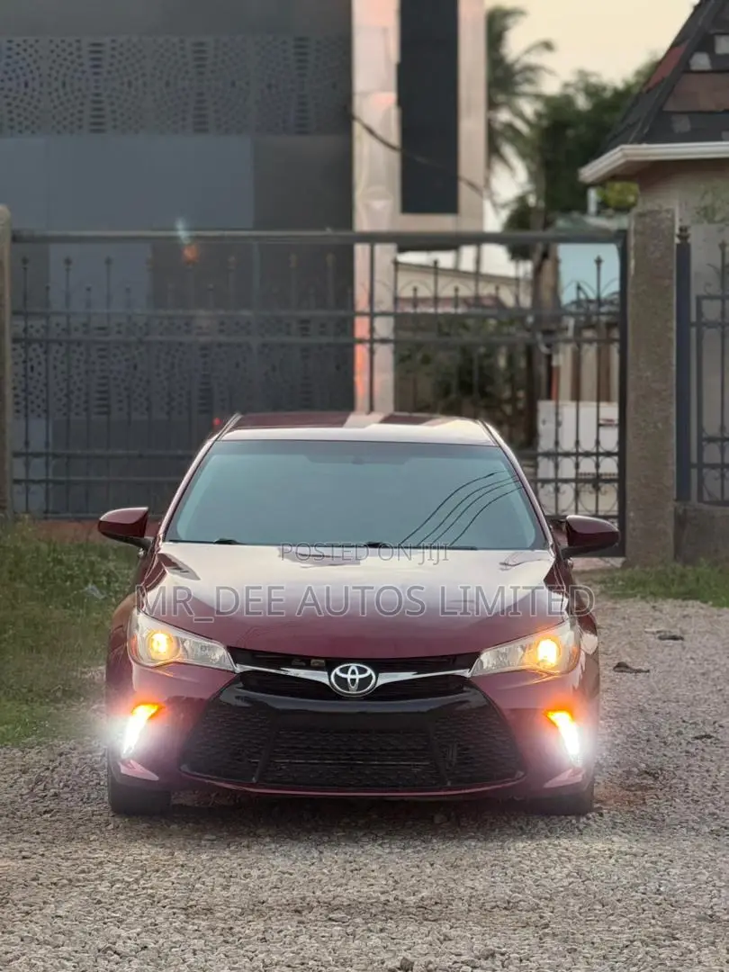 Toyota Camry 2017 Maroon