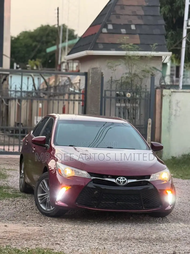 Toyota Camry 2017 Maroon