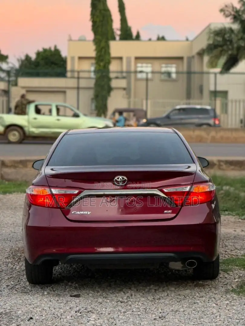 Toyota Camry 2017 Maroon