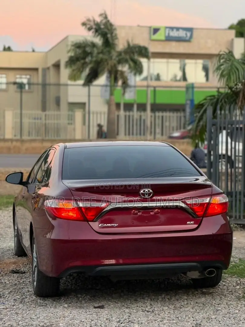 Toyota Camry 2017 Maroon