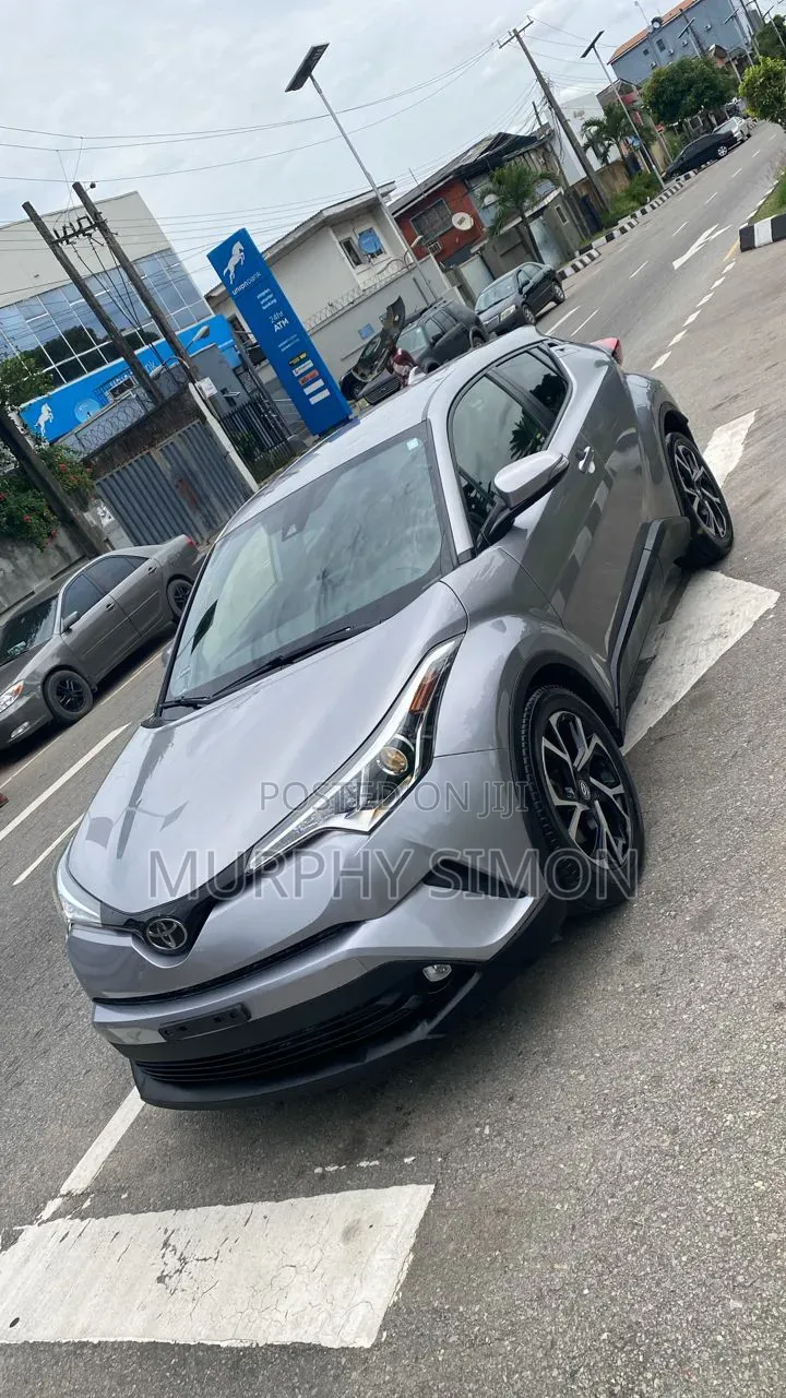 Toyota C-HR XLE FWD 2019 Gray