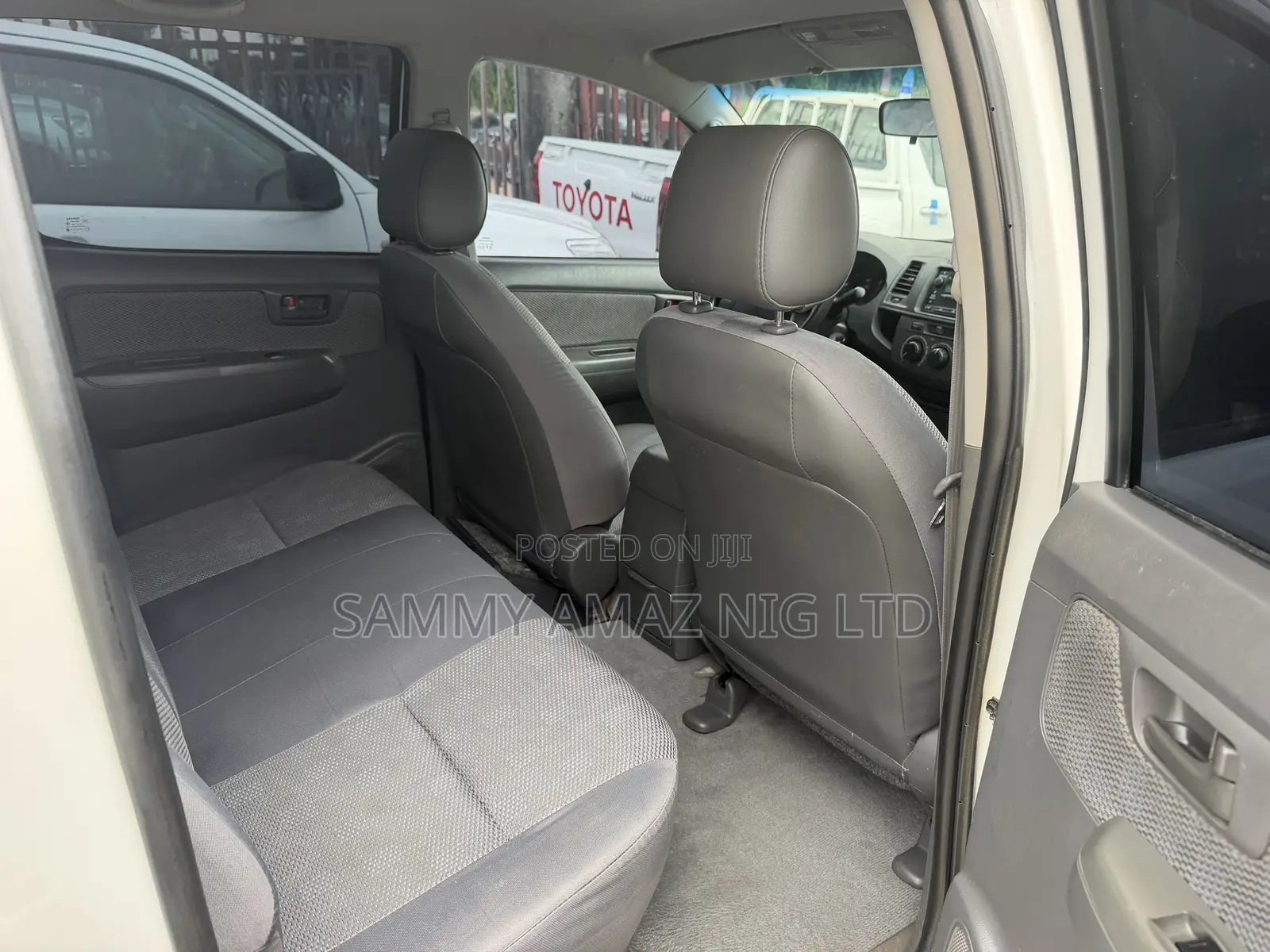 Toyota Hilux SR5 4x4 2013 White