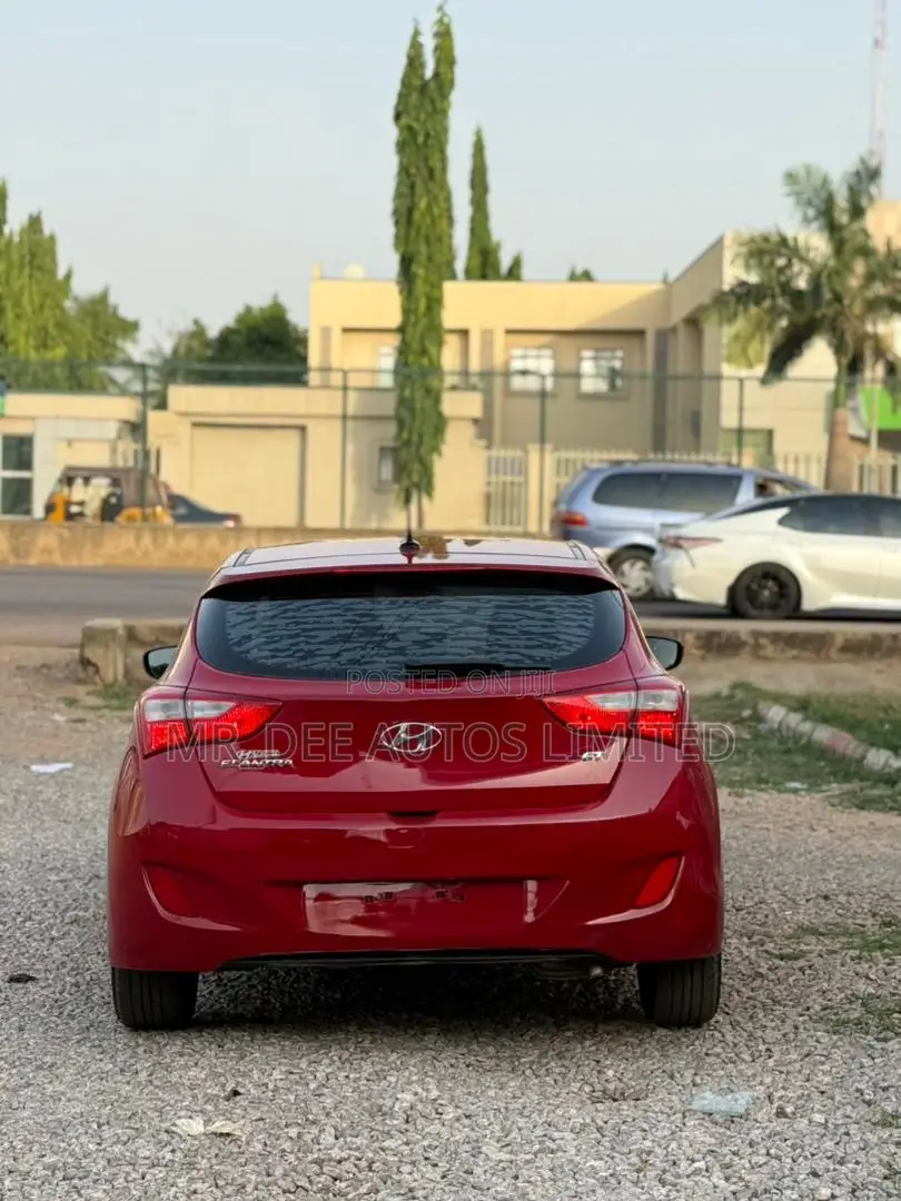 Hyundai Elantra 2014 Red