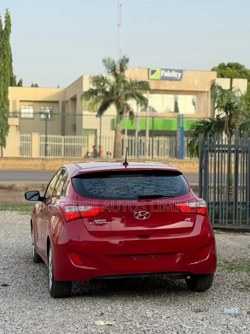 Hyundai Elantra 2014 Red