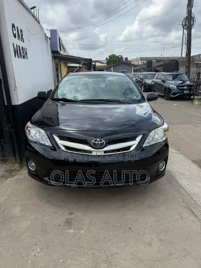 Toyota Corolla 2013 Black