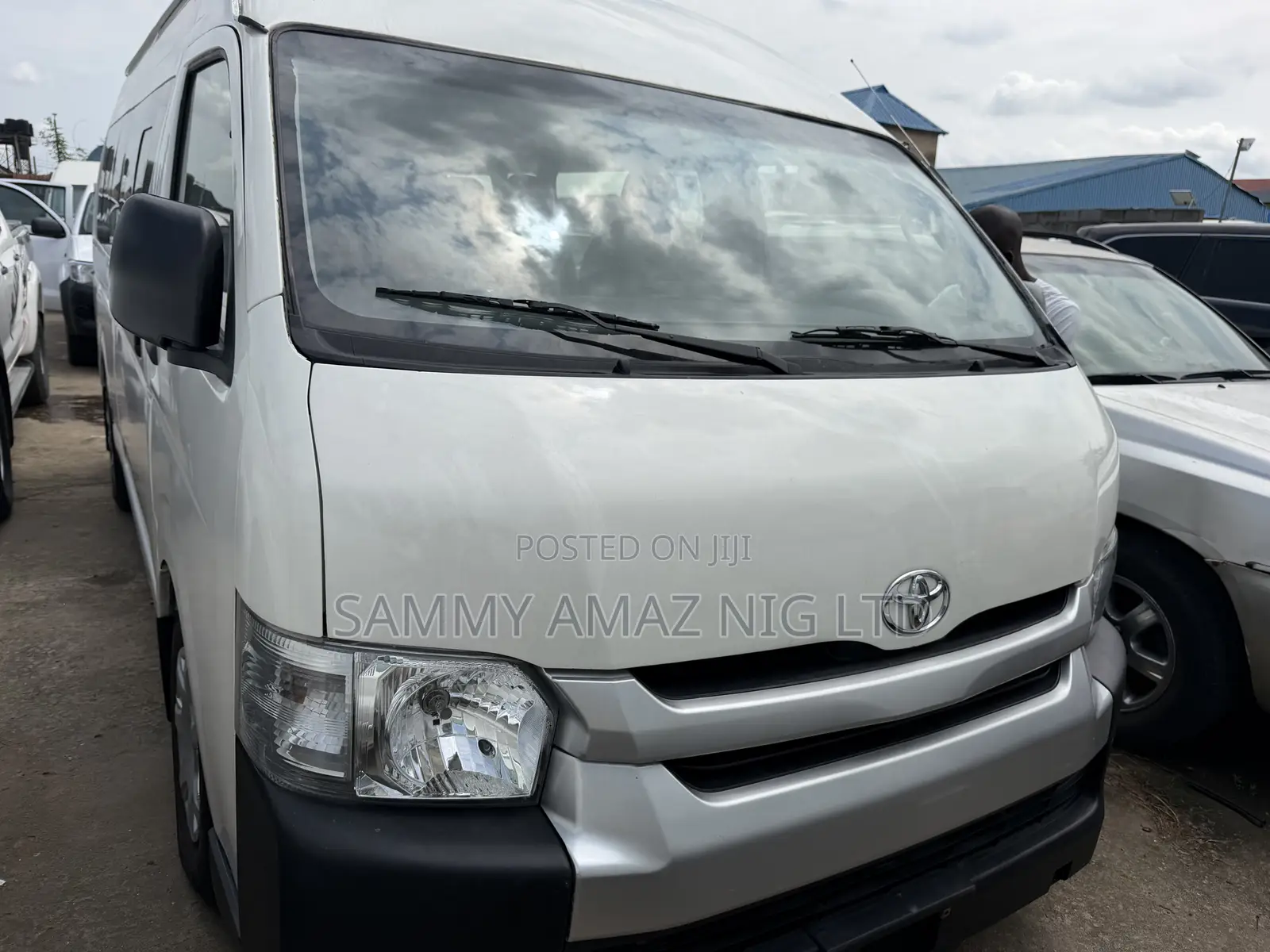 Toyota HiAce 2015 White