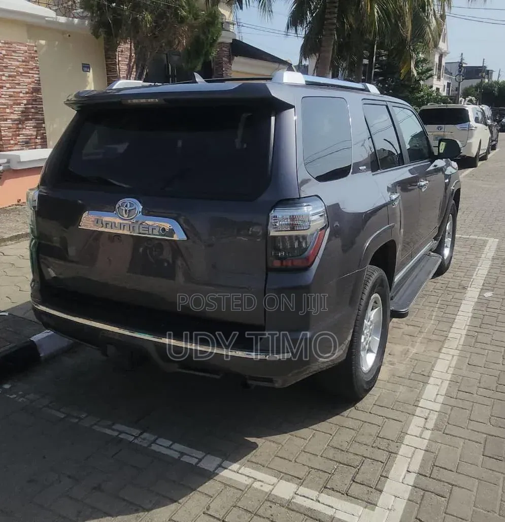 Toyota 4-Runner Limited 4WD 2011 Black