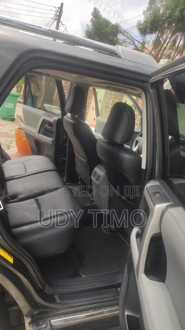 Toyota 4-Runner Limited 4WD 2011 Black