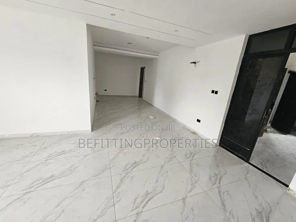 3bdrm Apartment in Ikeja for sale