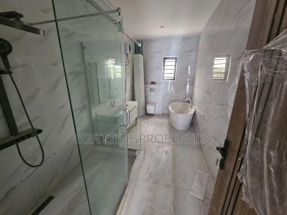 3bdrm Apartment in Ikeja for sale