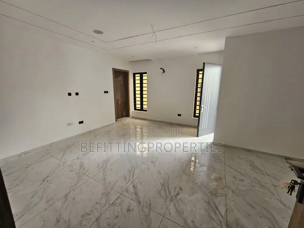 3bdrm Apartment in Ikeja for sale