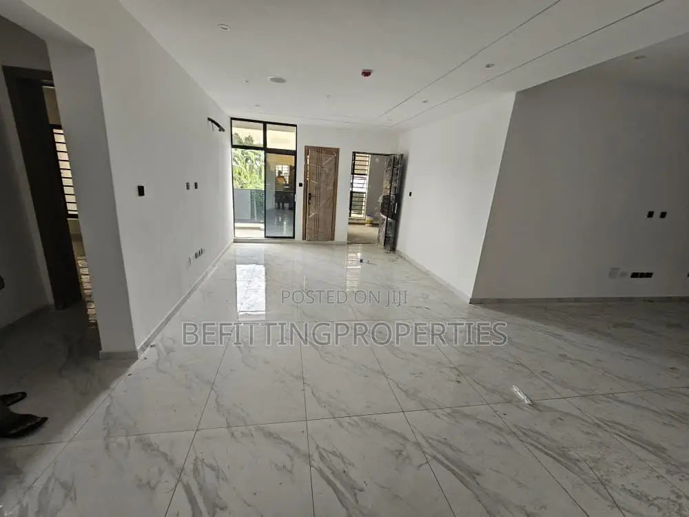 3bdrm Apartment in Ikeja for sale