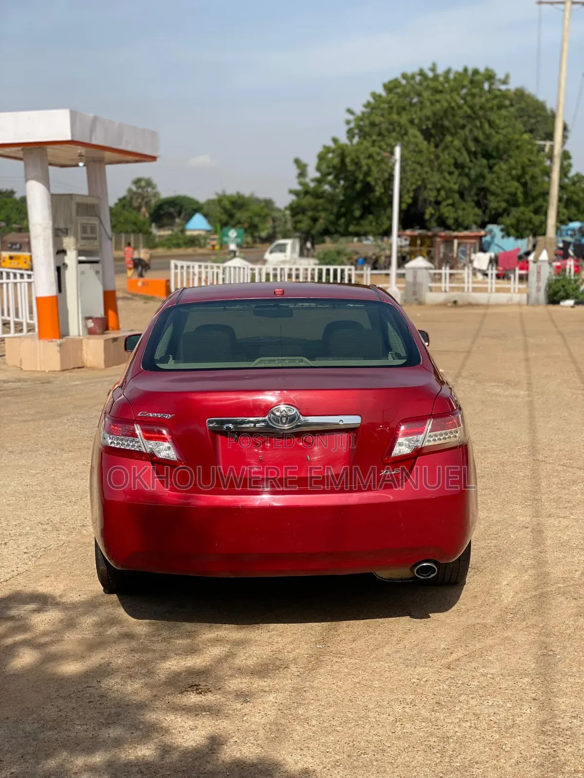 Toyota Camry Base 4dr Sedan (2.5L 4cyl 6M) 2011 Red