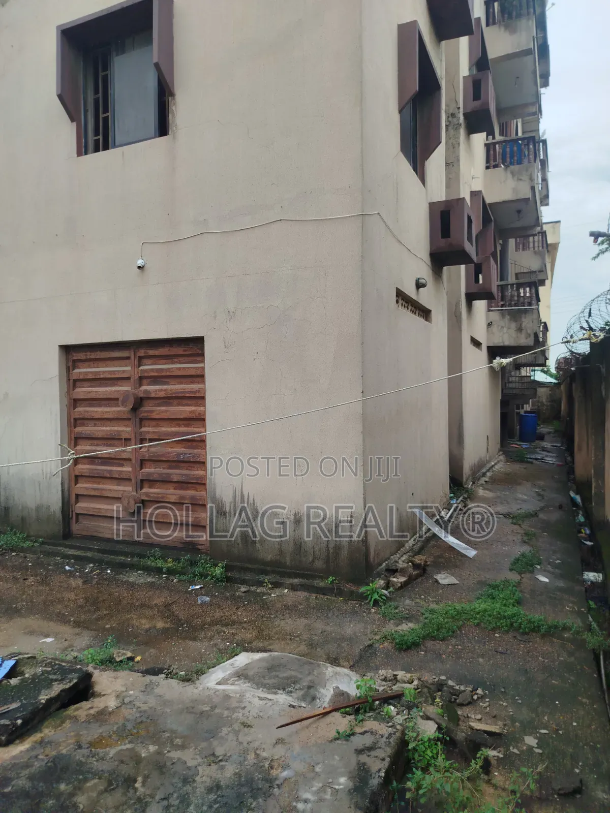 3bdrm Block of Flats in Okota for sale