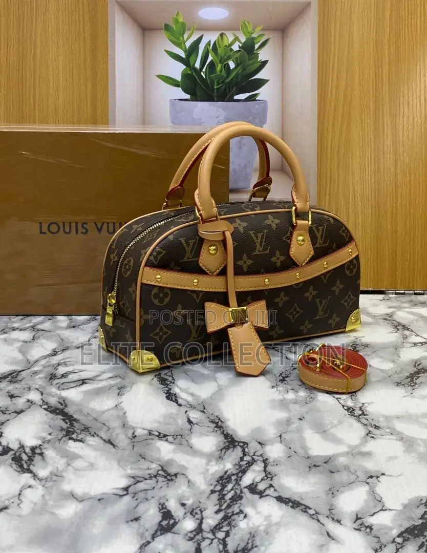 Louis Vuitton Quality:- Luxury Material:Leather Size:- Midi