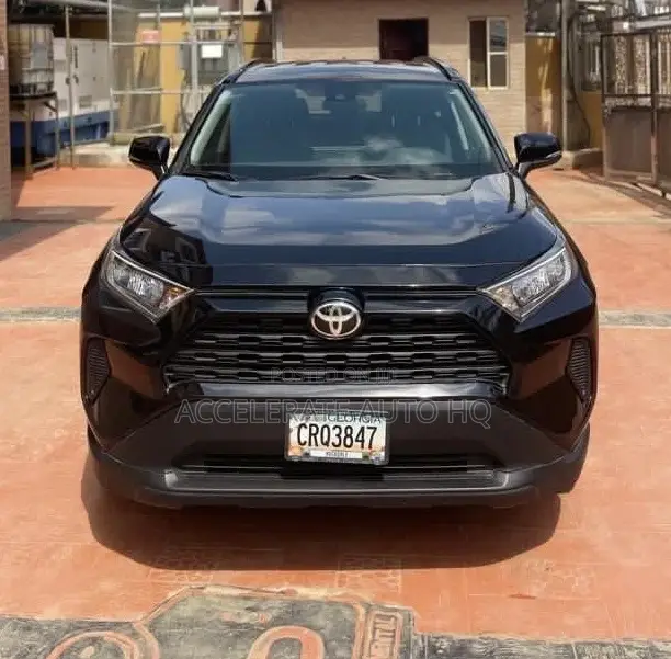 Toyota RAV4 XLE 2021 Black