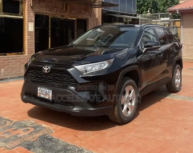 Toyota RAV4 XLE 2021 Black