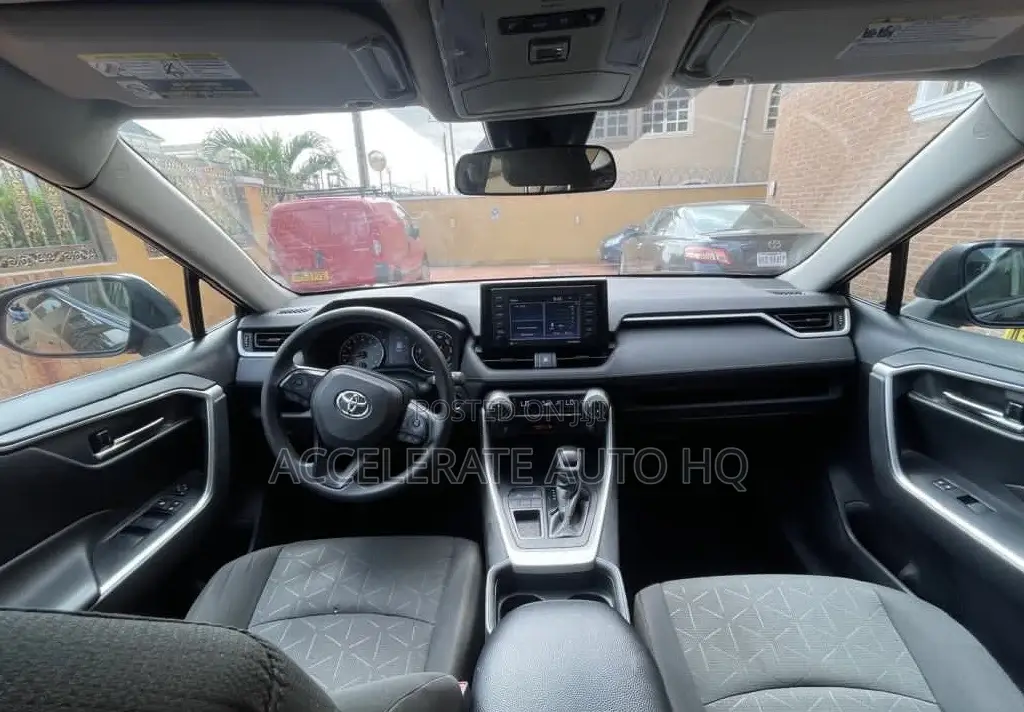 Toyota RAV4 XLE 2021 Black