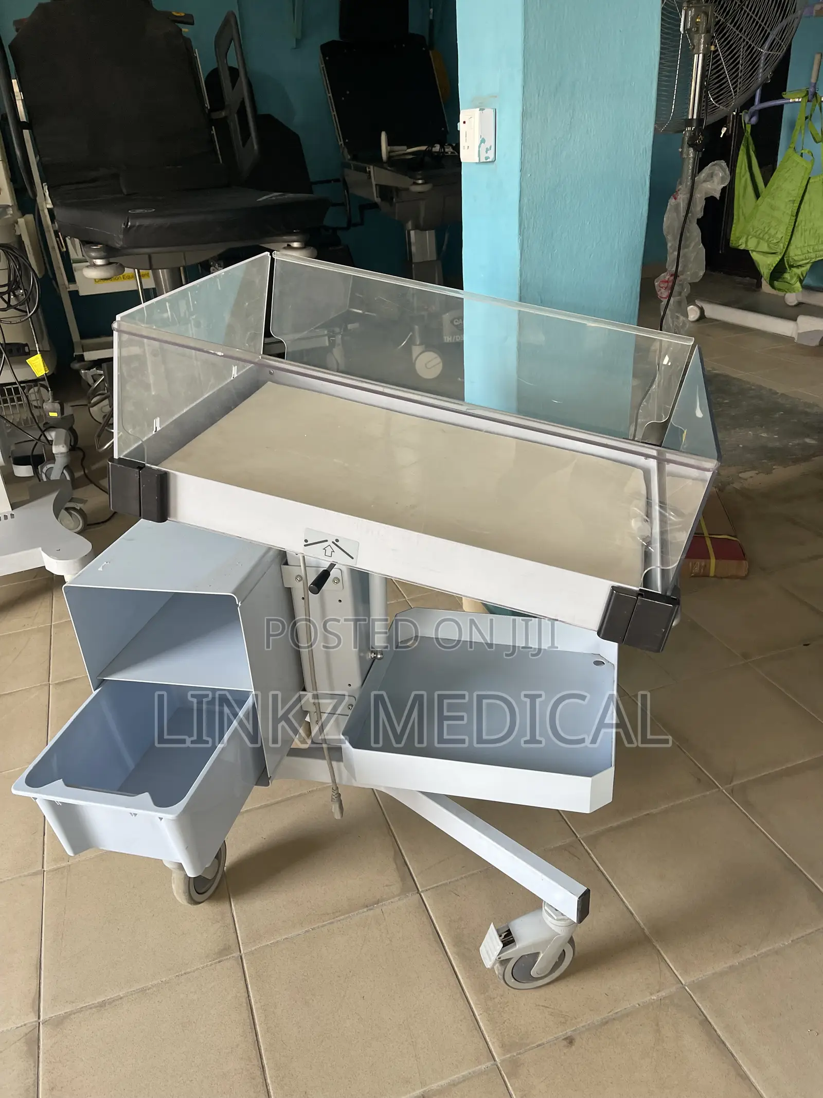 Kanmed Electric Baby Cot