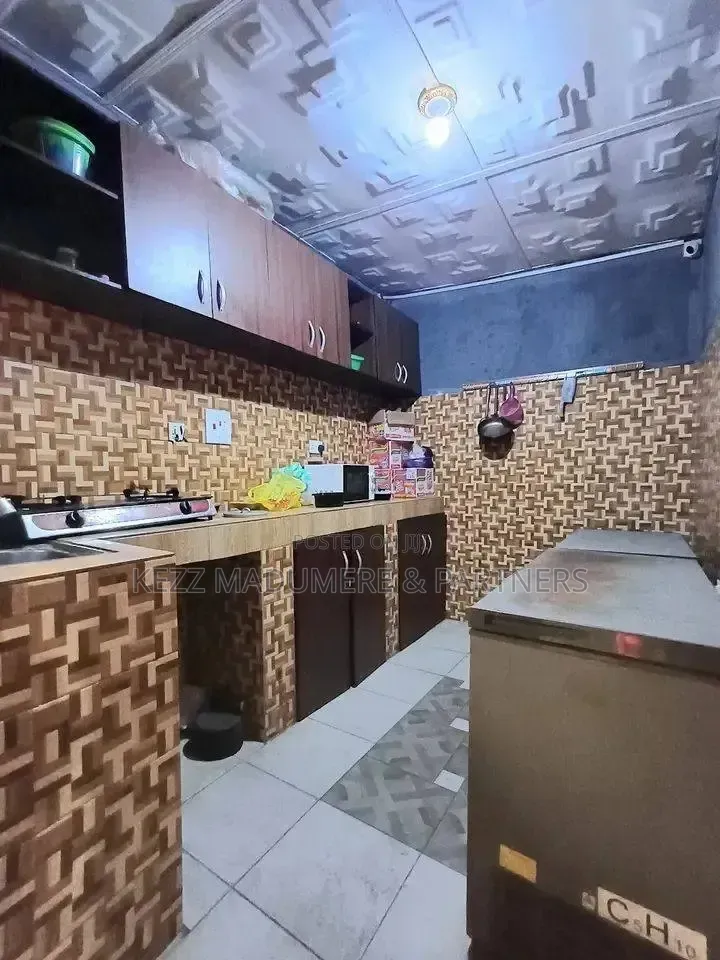 For Sale : 7 Rooms Hotel at Alakahia, Uniport