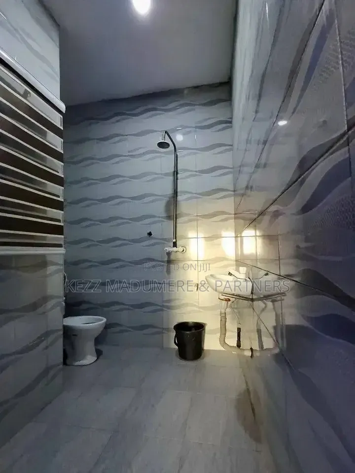 For Sale : 7 Rooms Hotel at Alakahia, Uniport