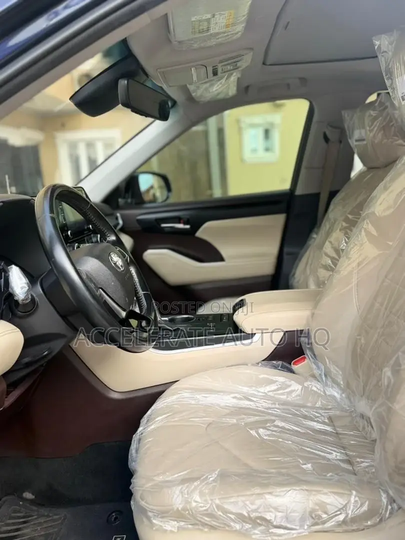 Toyota Highlander XLE 2021 Blue