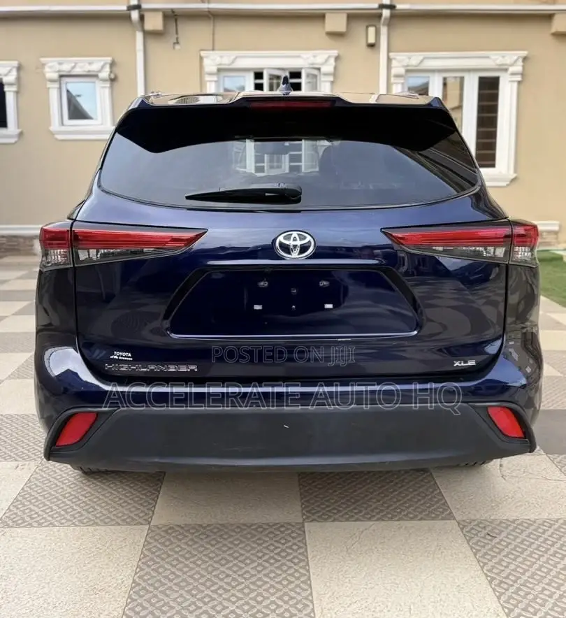 Toyota Highlander XLE 2021 Blue