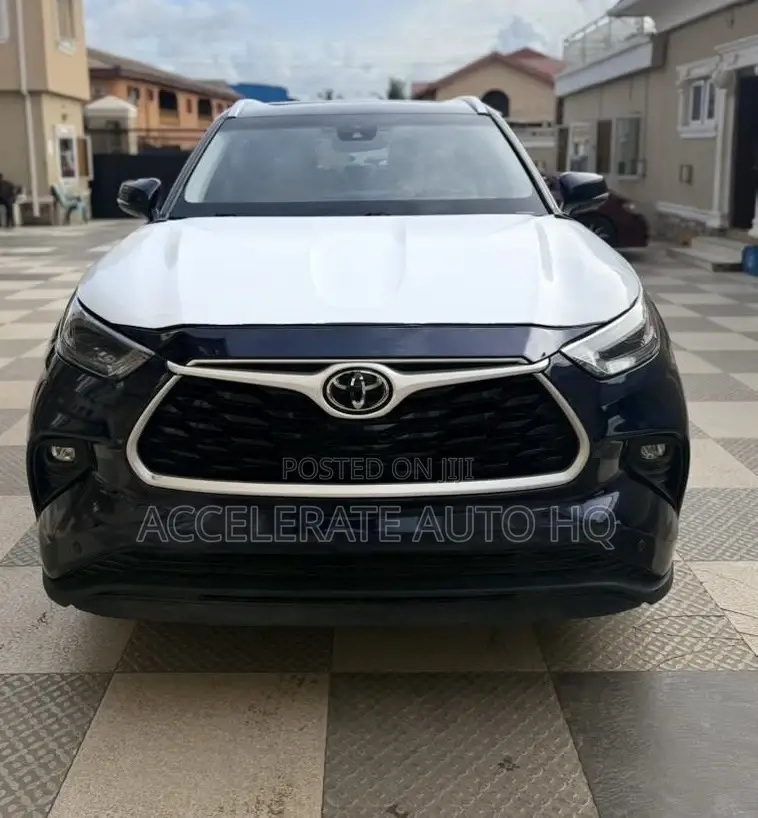 Toyota Highlander XLE 2021 Blue