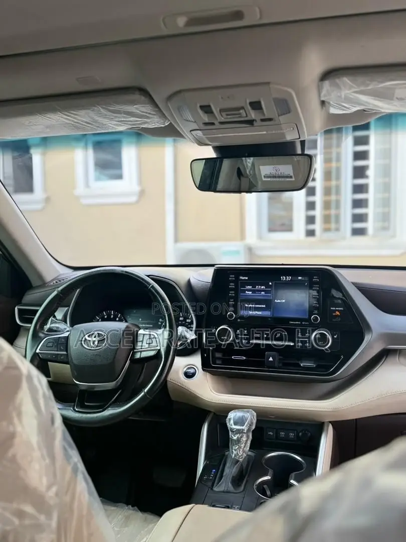 Toyota Highlander XLE 2021 Blue