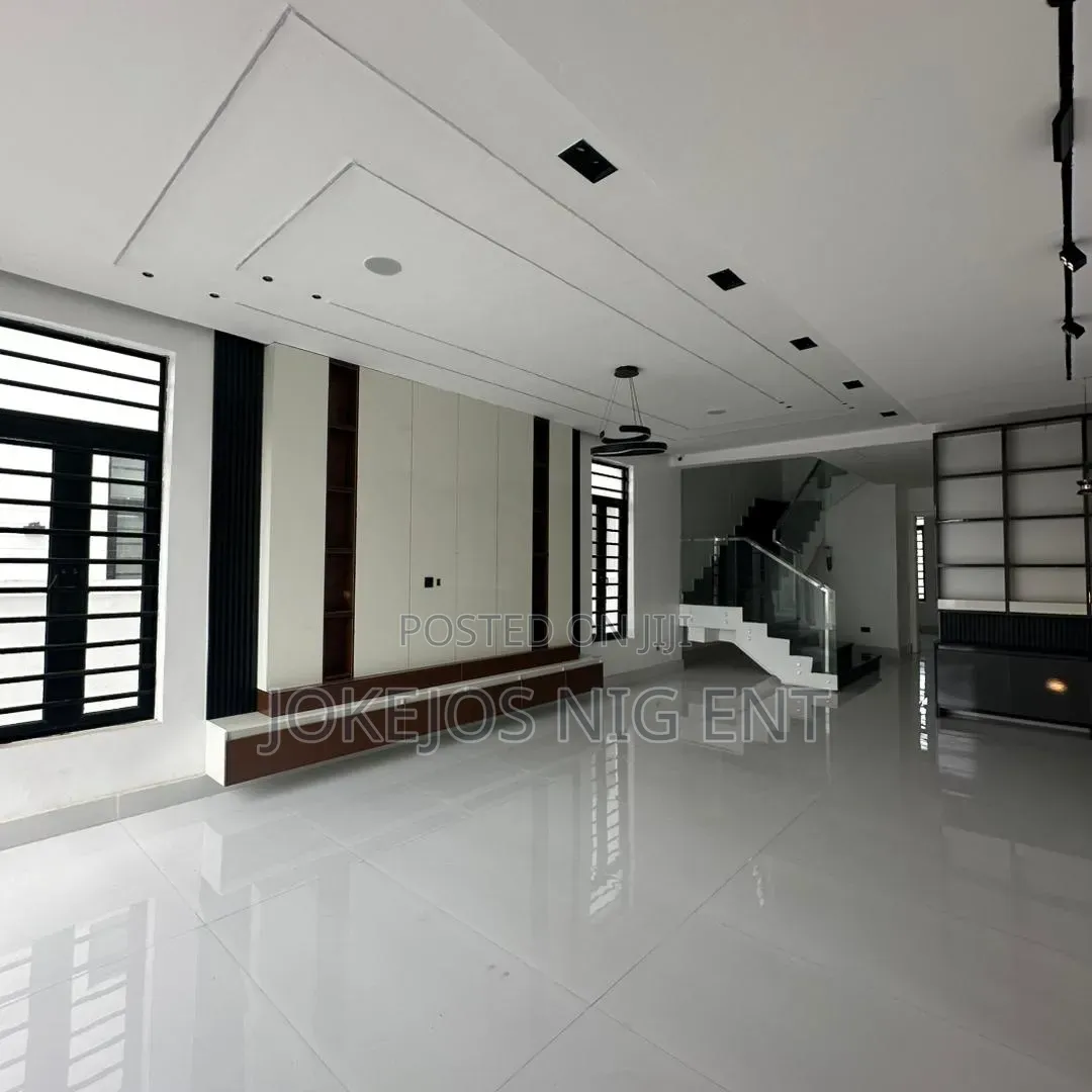 5bdrm Duplex in Lekki Phase 1 for sale