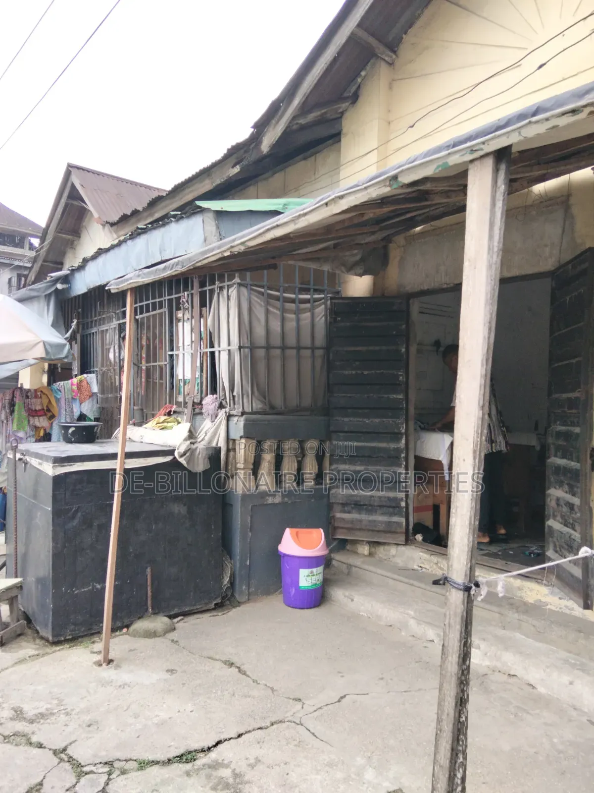10bdrm Bungalow in Cameroon Road, Aba Expressway for sale
