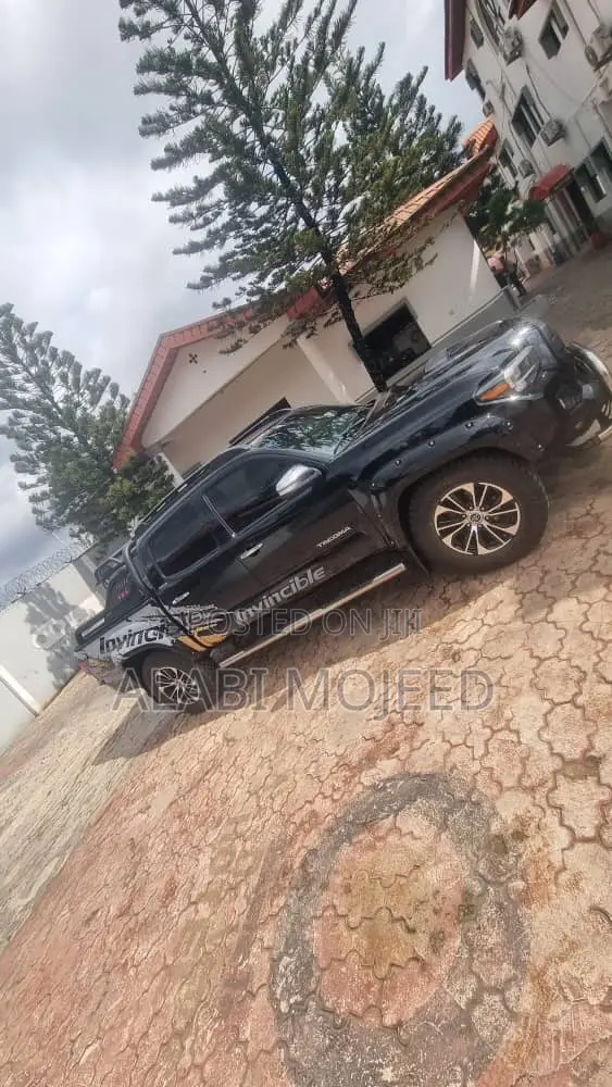 Toyota Tacoma Double Cab 4x2 PreRunner Long Bed 4.0L V6 5-Speed Auto