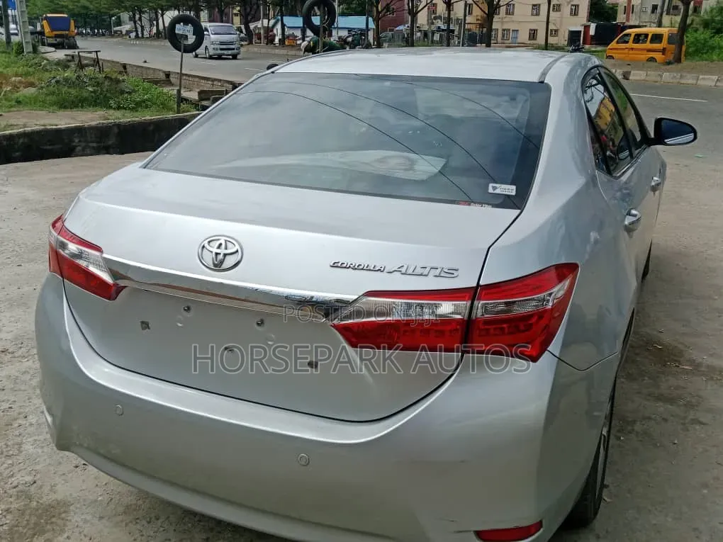 Toyota Corolla 2015 Silver
