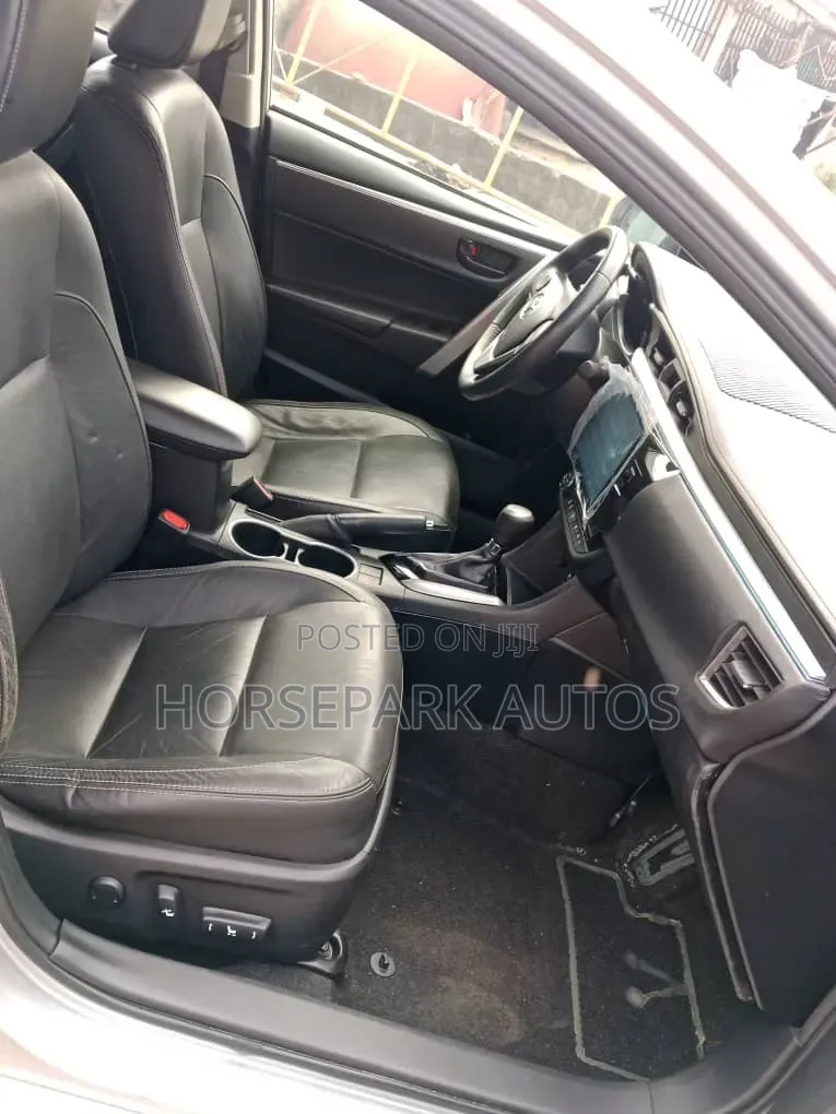 Toyota Corolla 2015 Silver