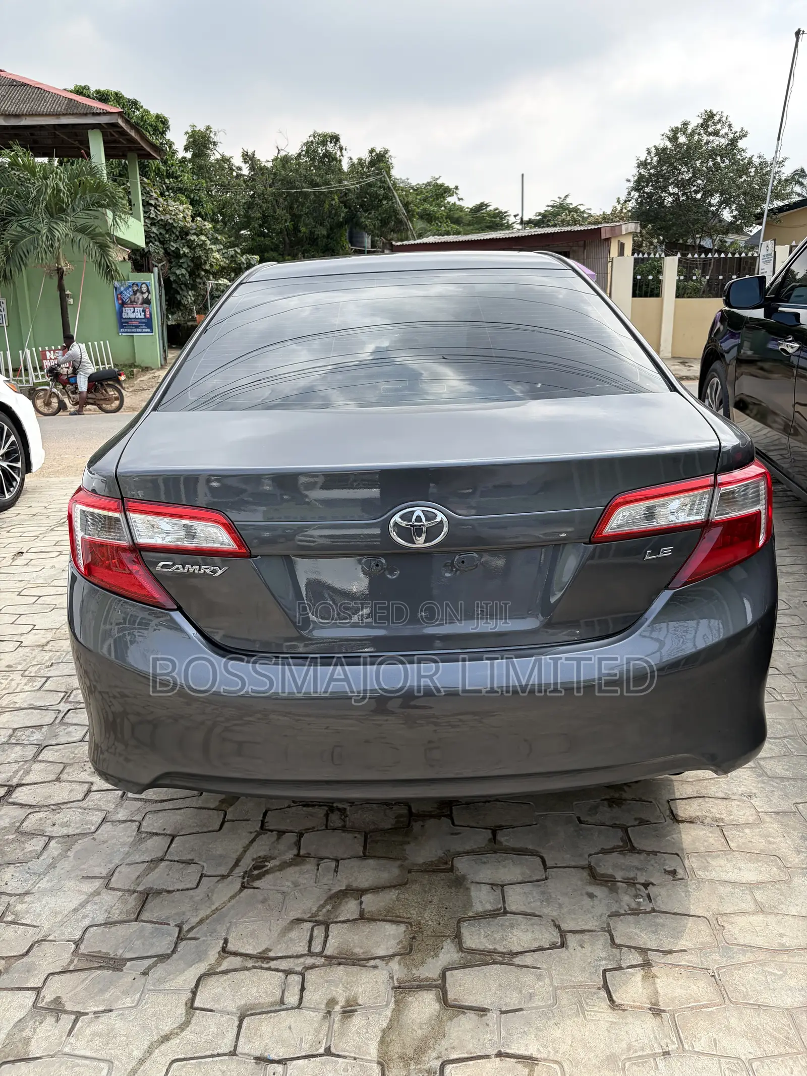 Toyota Camry LE 4dr Sedan (2.5L 4cyl 6A) 2014 Gray
