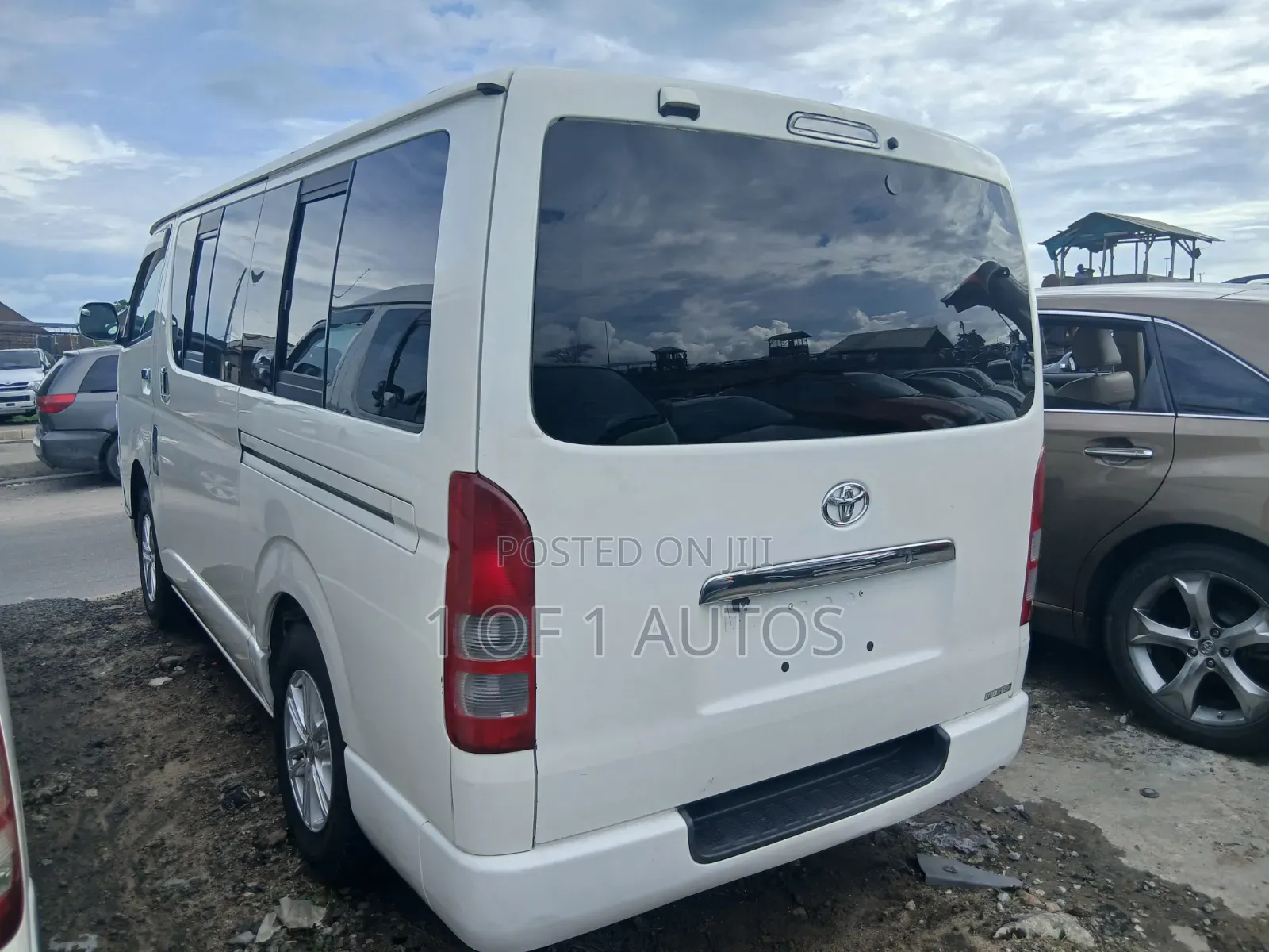 Toyota HiAce 2010 White