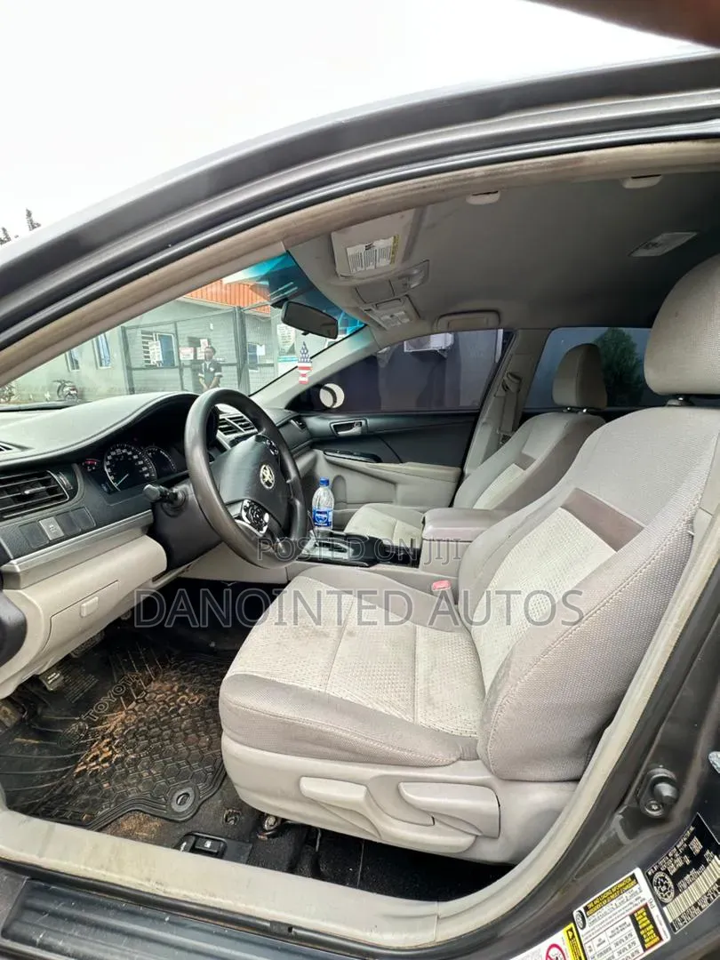 Toyota Camry LE 4dr Sedan (2.5L 4cyl 6A) 2012 Gray
