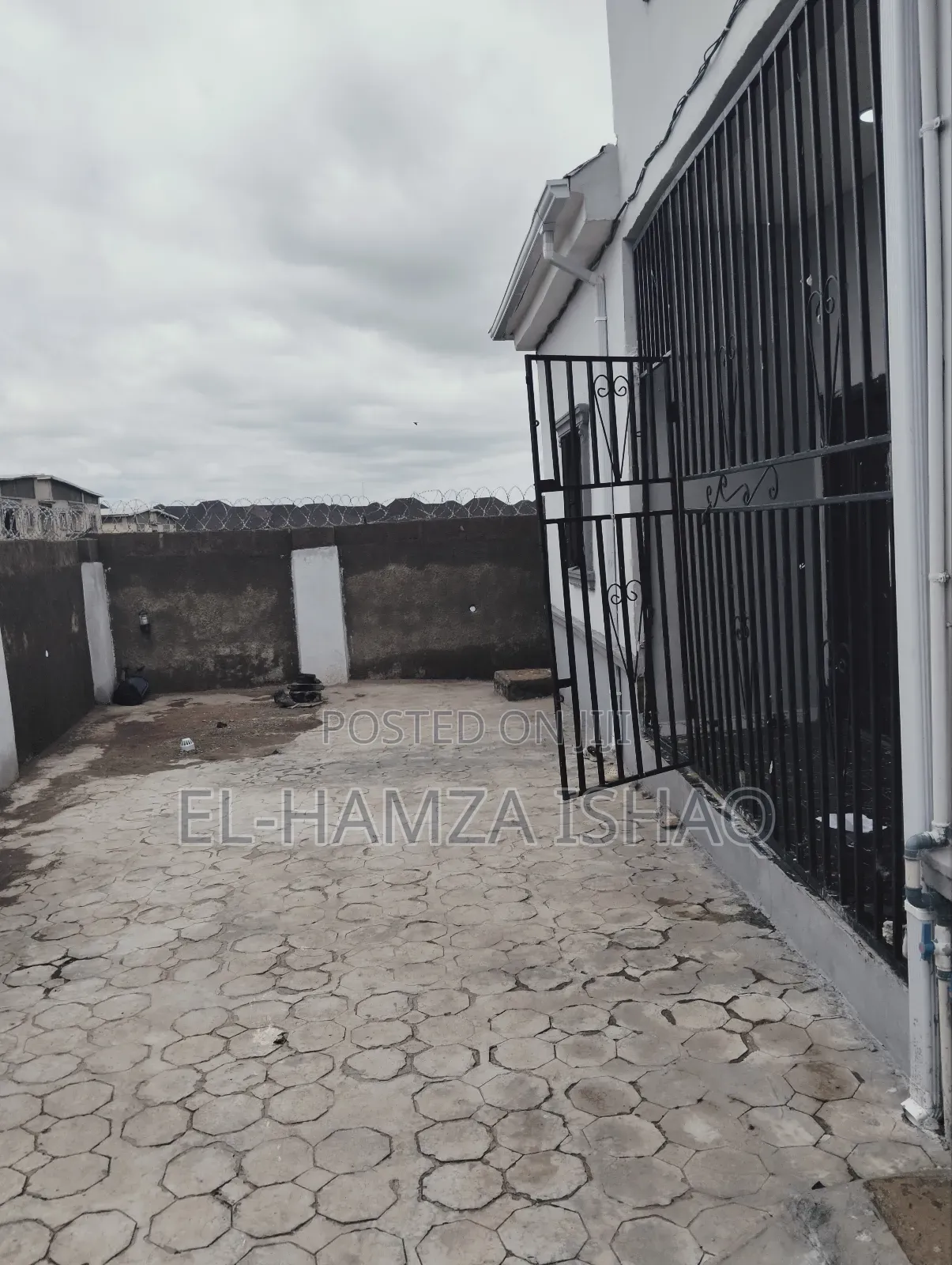 1bdrm Apartment in Military Zone, Lugbe District for rent