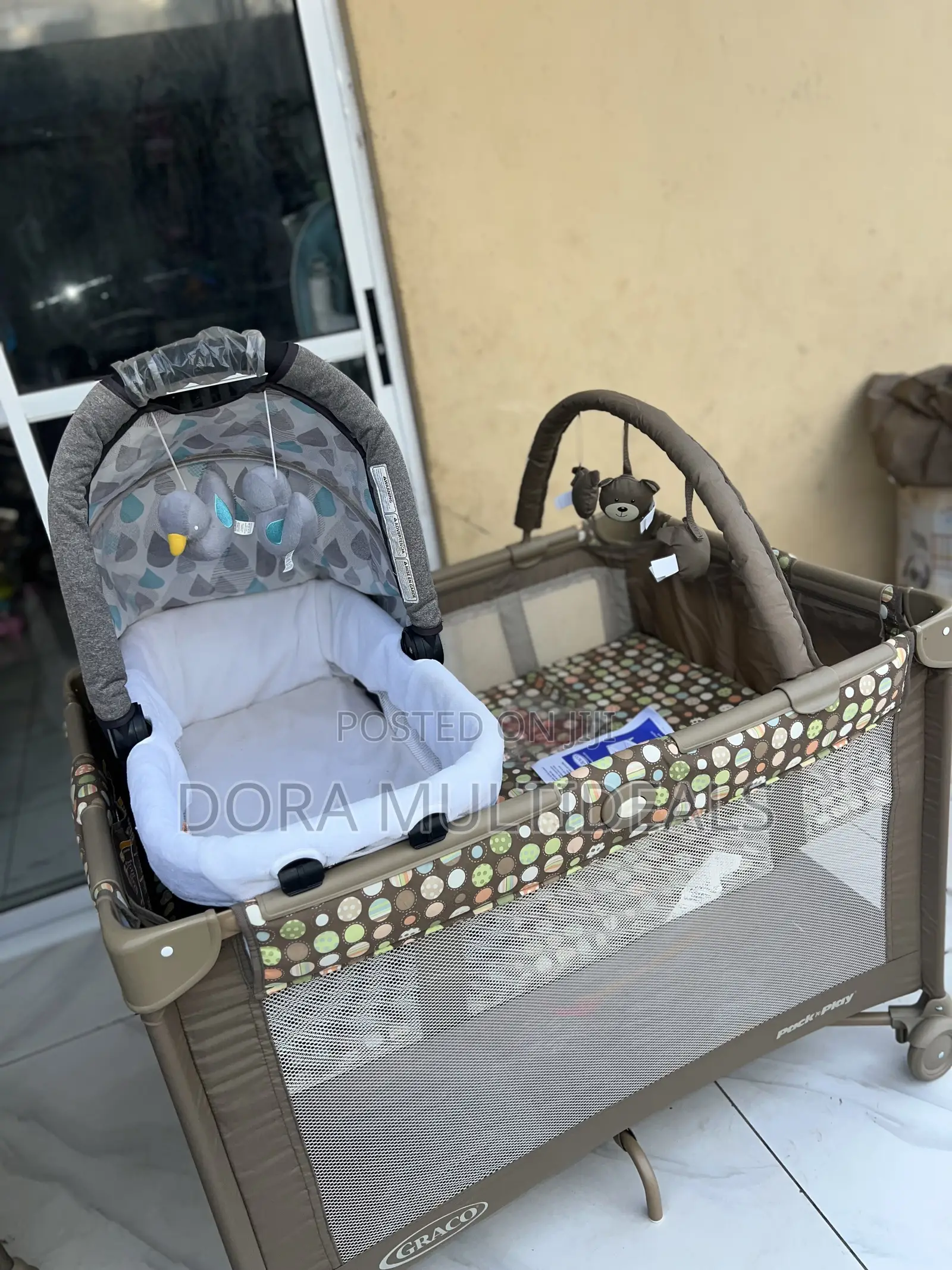 Graco Baby Cot With Extra Bassinet, Baby Rattle and Net