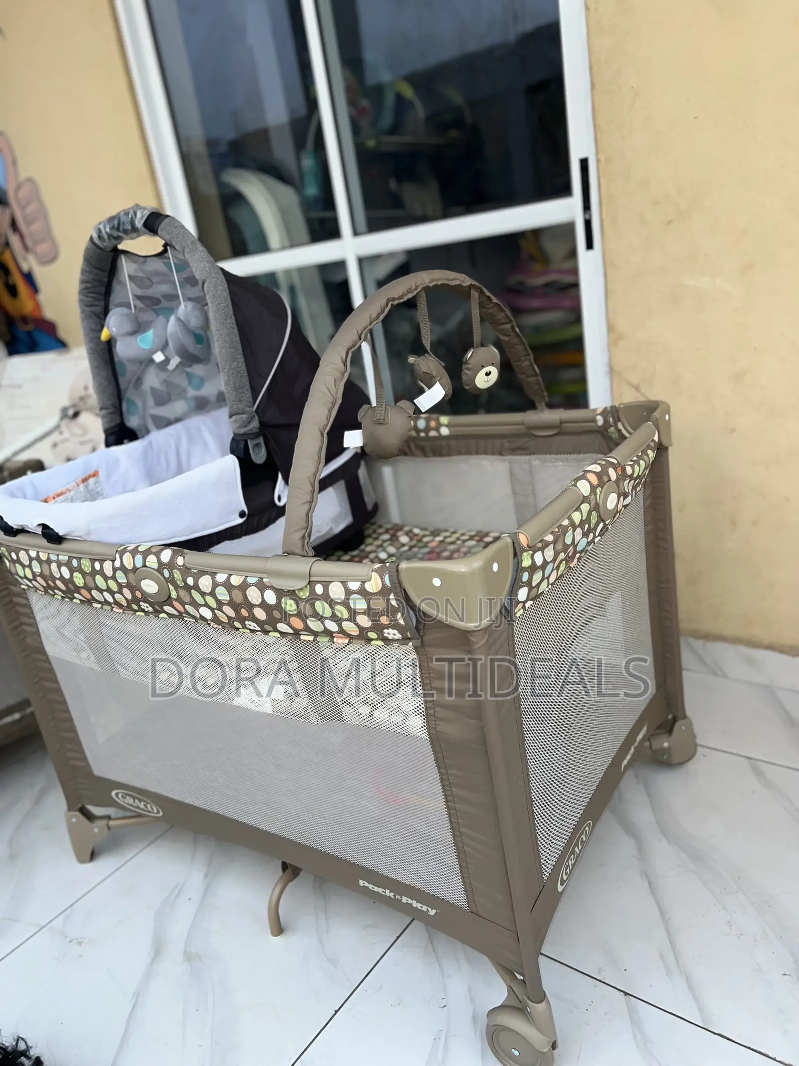 Graco Baby Cot With Extra Bassinet, Baby Rattle and Net