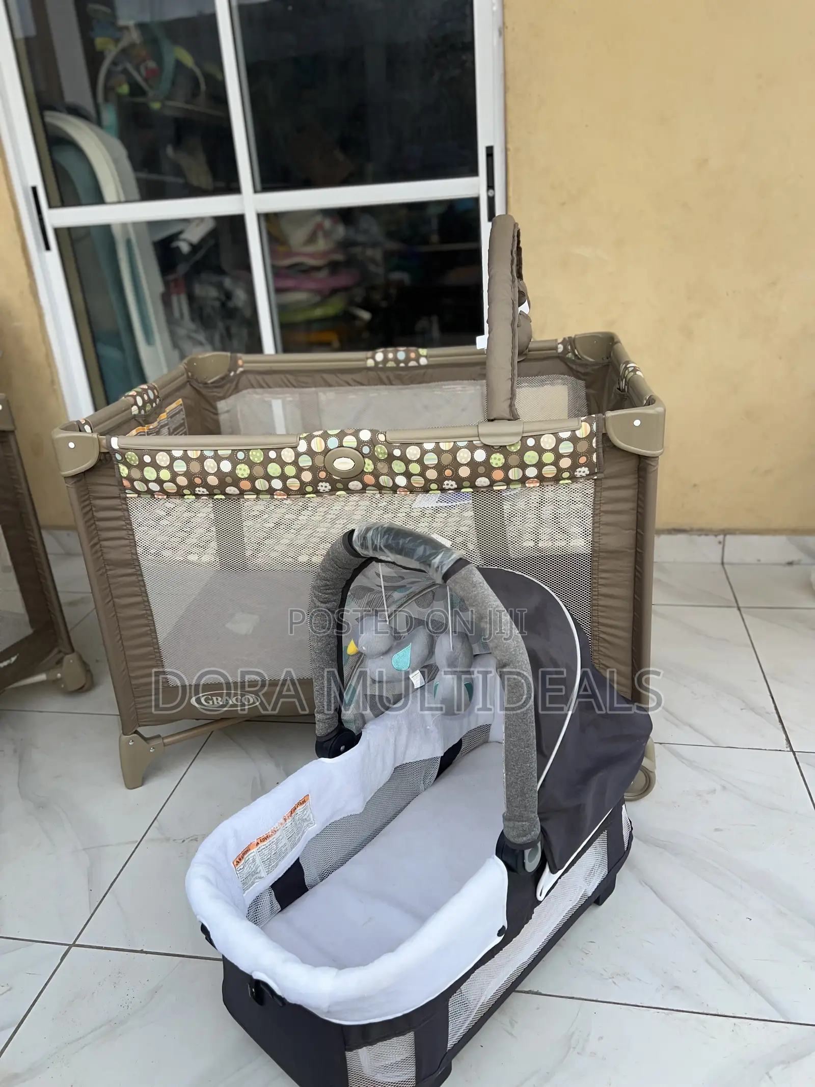 Graco Baby Cot With Extra Bassinet, Baby Rattle and Net