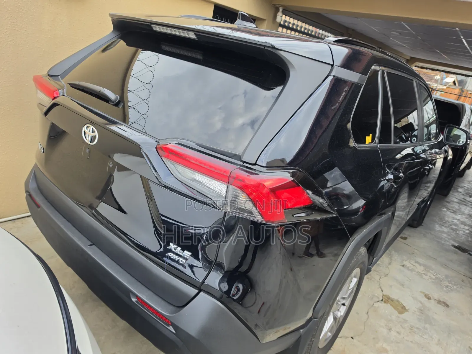 Toyota RAV4 XLE Premium 2021 Black