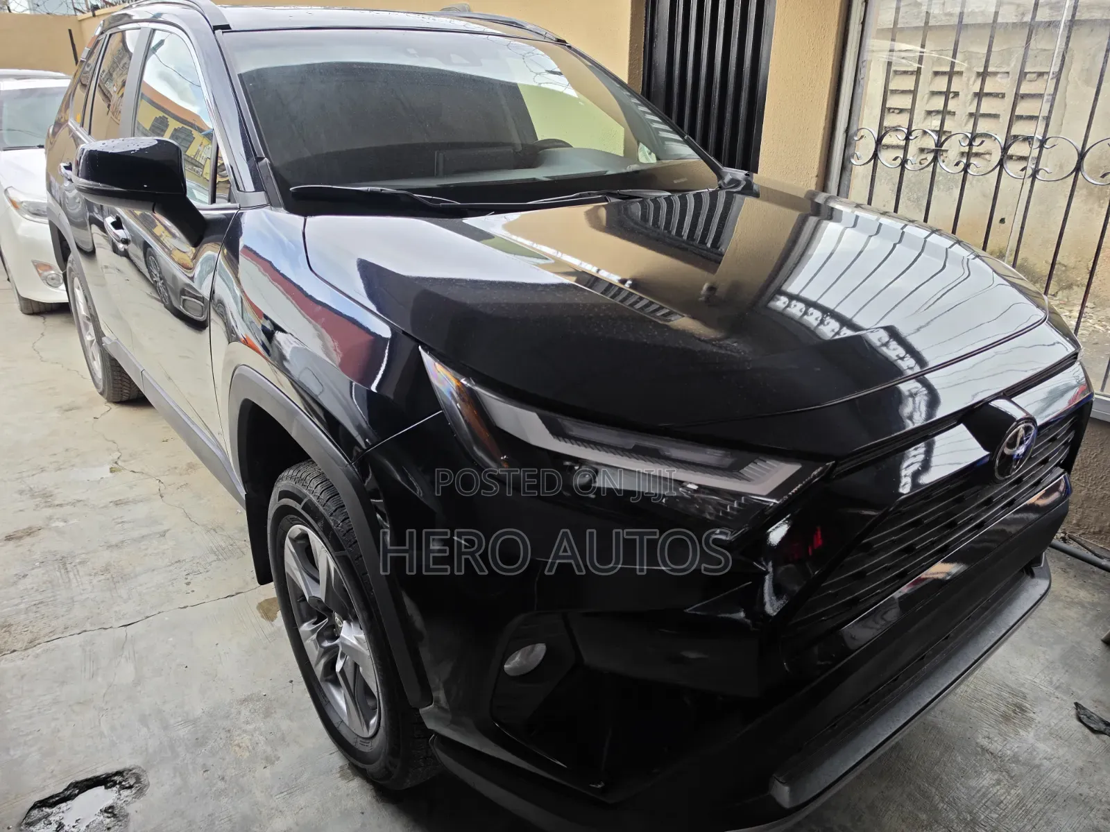 Toyota RAV4 XLE Premium 2021 Black