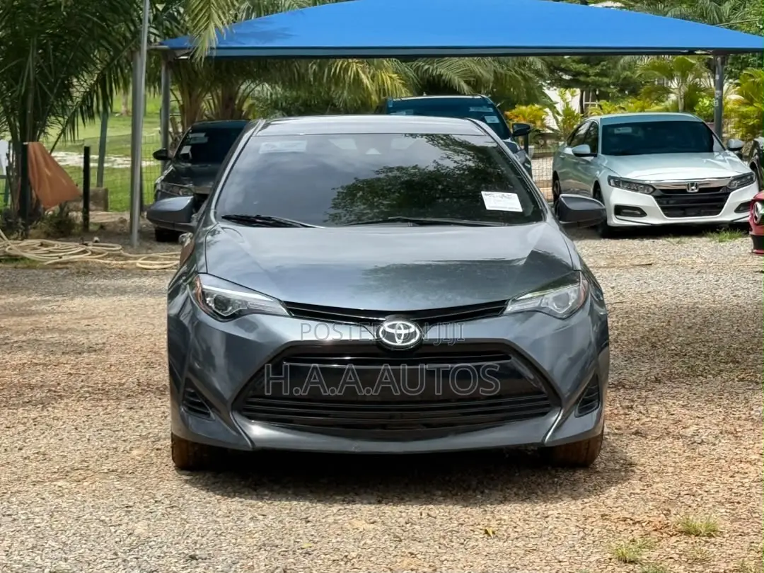 Toyota Corolla LE (1.8L 4cyl 2A) 2018 Gray